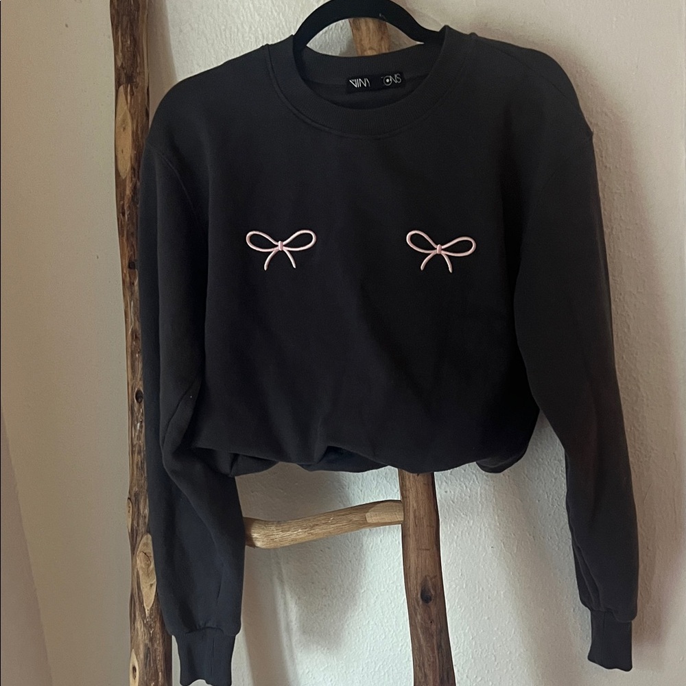 Vinyl Icons Grey Cropped Sweatshirt with Pink Embroidered Bow Accents Small